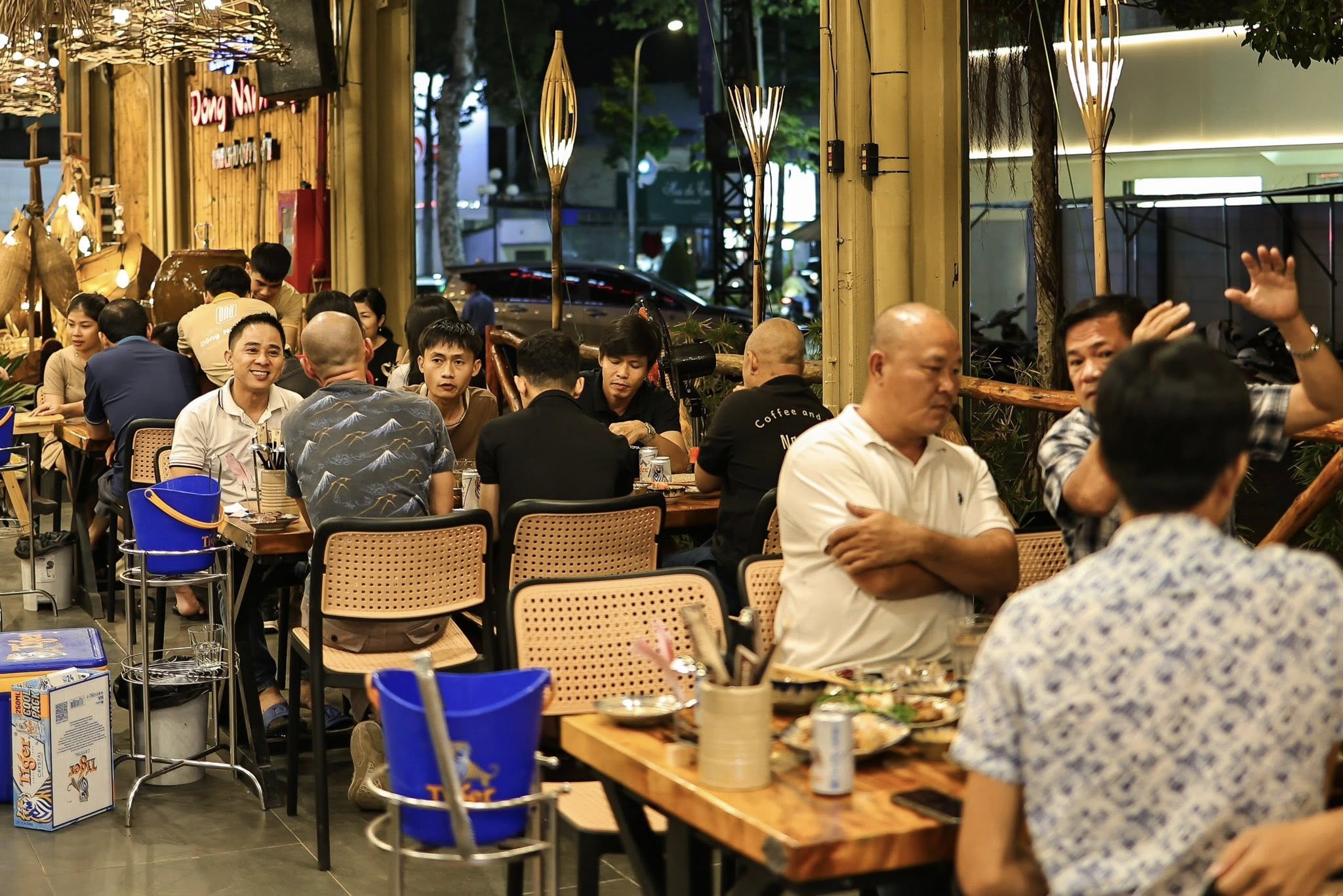 Không gian rộng rãi tại làng nướng Đông Nam Bộ