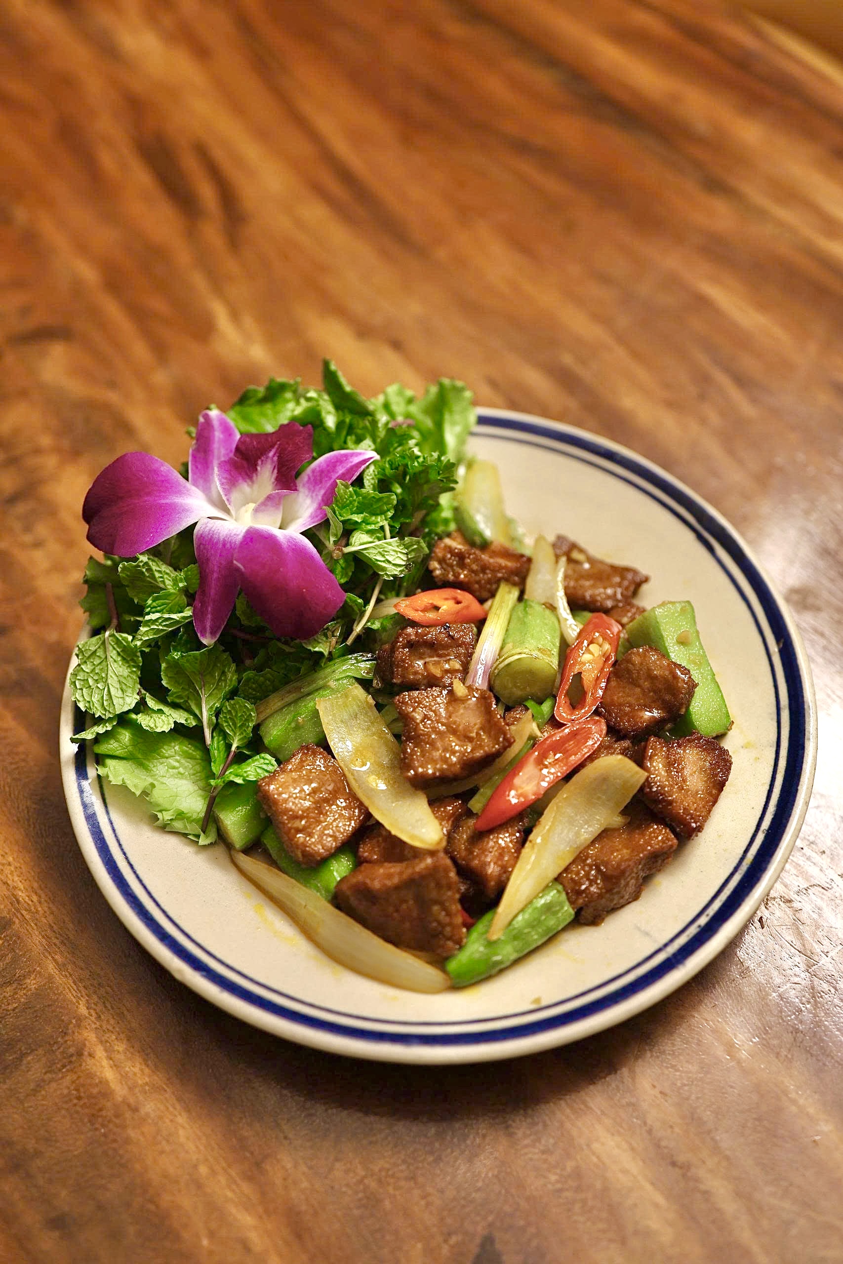 Nầm sữa chiên nước mắm - hải sản tươi sống giá rẻ tại Làng Nướng Đông Nam Bộ